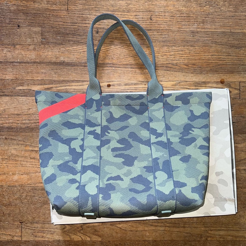 Green Camo Rothy’s Essential Tote - Picture 5 of 5